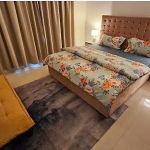 منزل للإقامة Splendid Near Airport, دبي